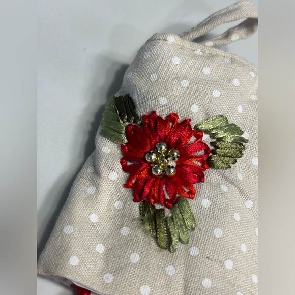 Christmas Stocking Cardinal
Poinsettia Bird house - Picture 3 of 4